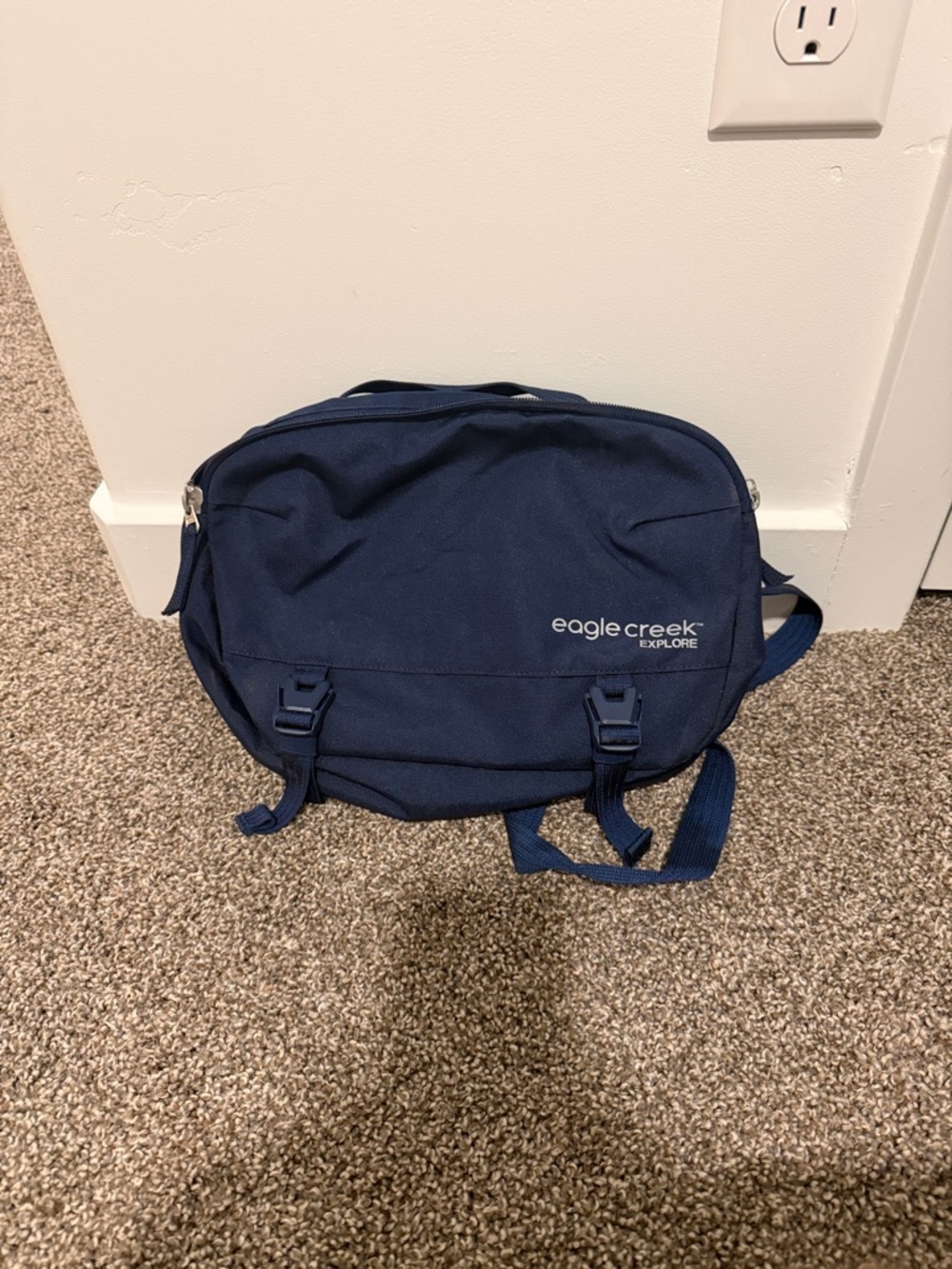 Eagle Creek Explore Navy Messenger Bag for Men